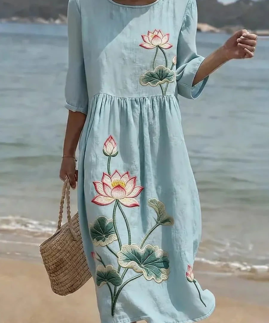 Vestido informal de mujer con estampado floral.