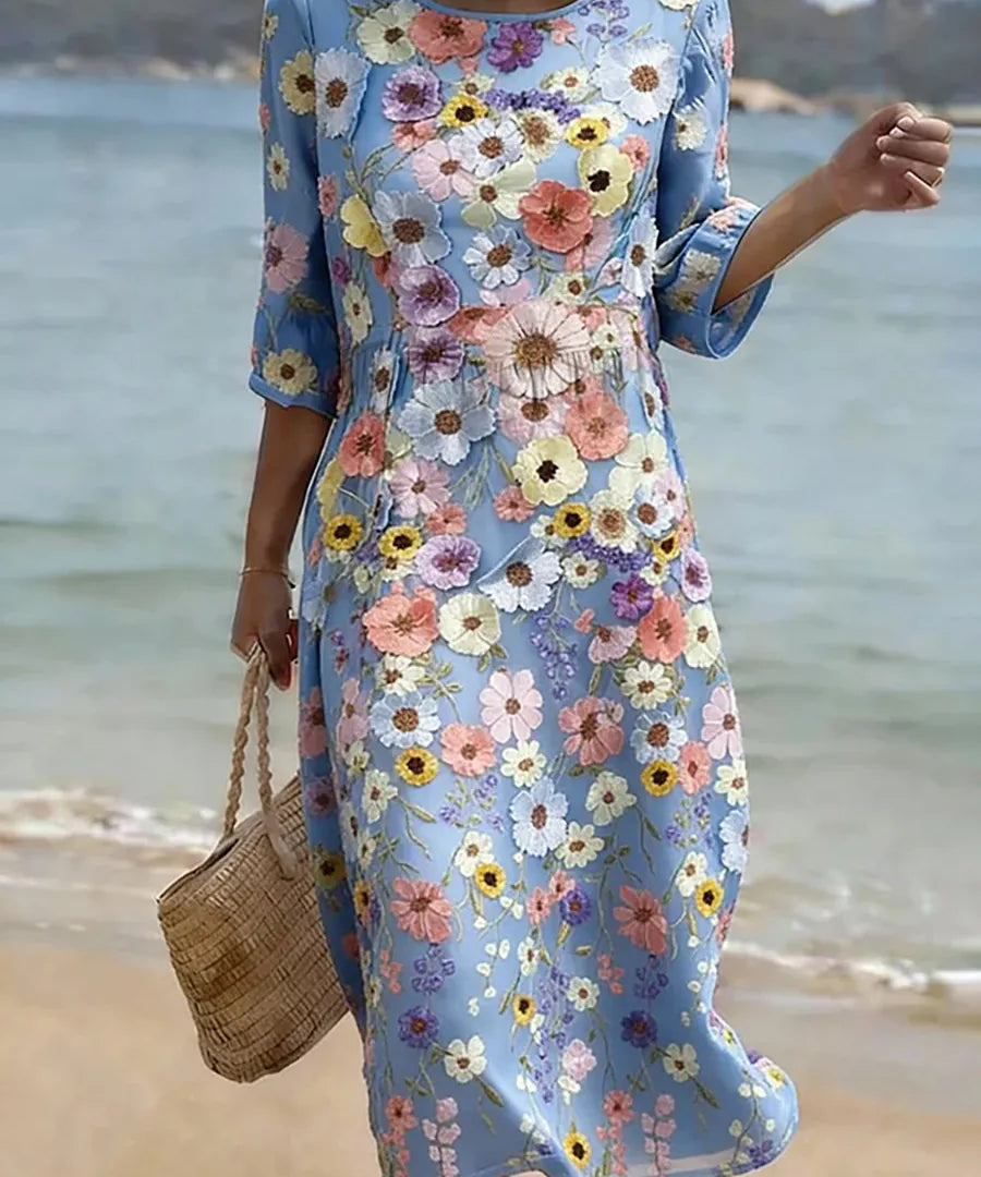 Vestido informal de mujer con estampado floral.