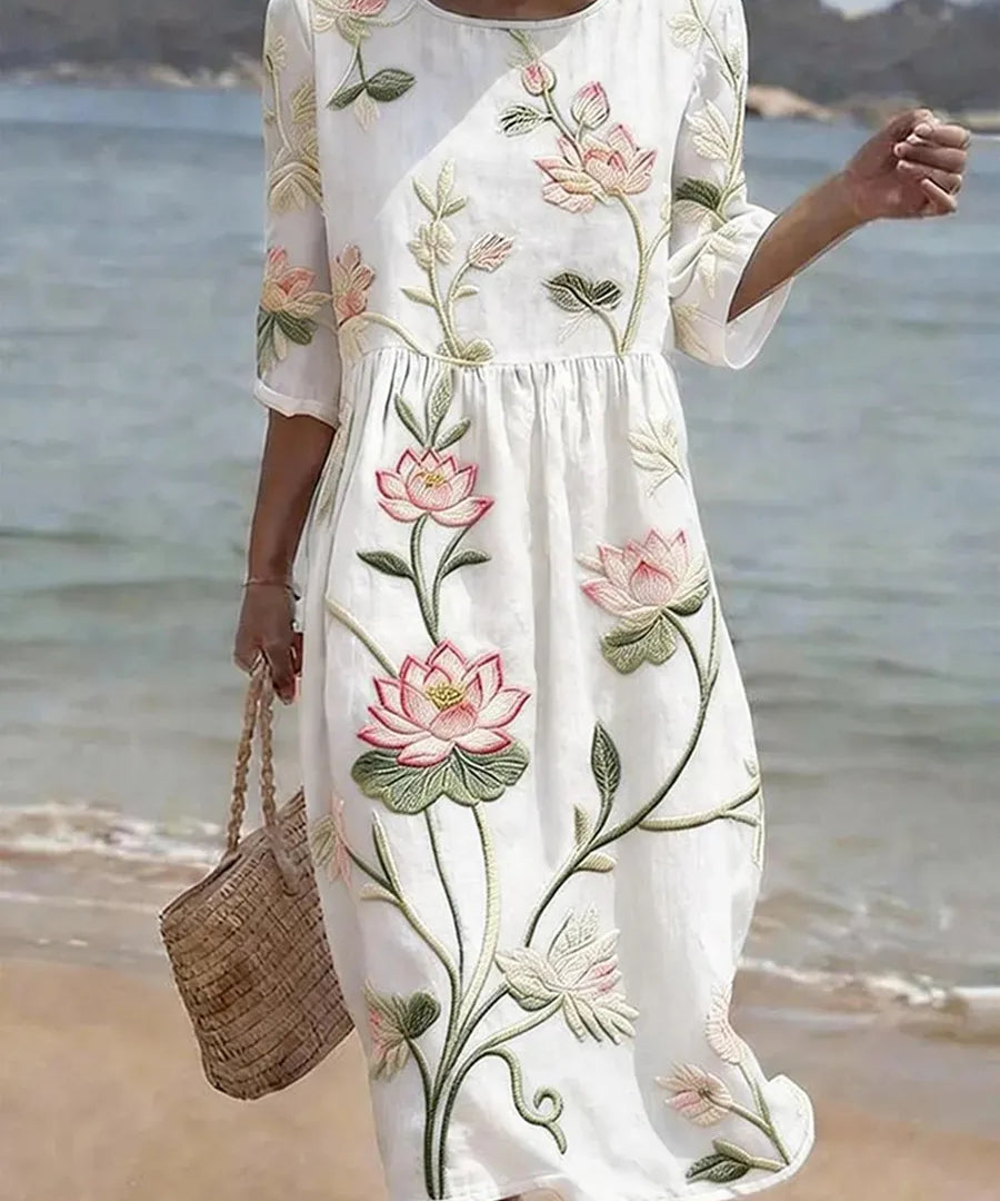 Vestido informal de mujer con estampado floral.