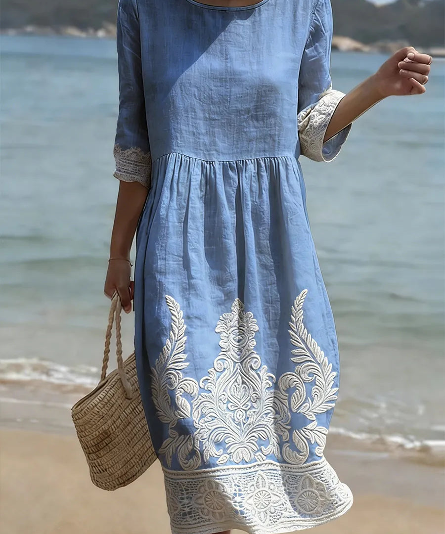 Vestido informal de mujer con estampado floral.