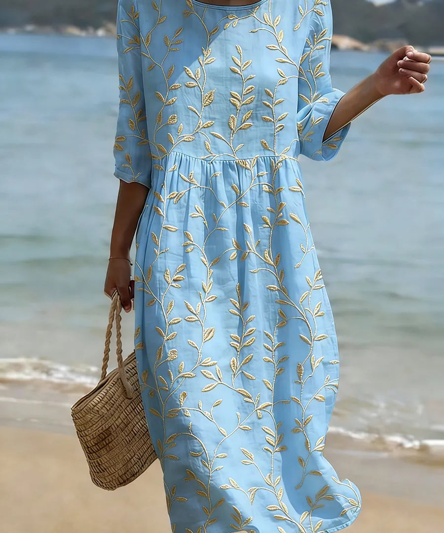 Vestido informal de mujer con estampado floral.