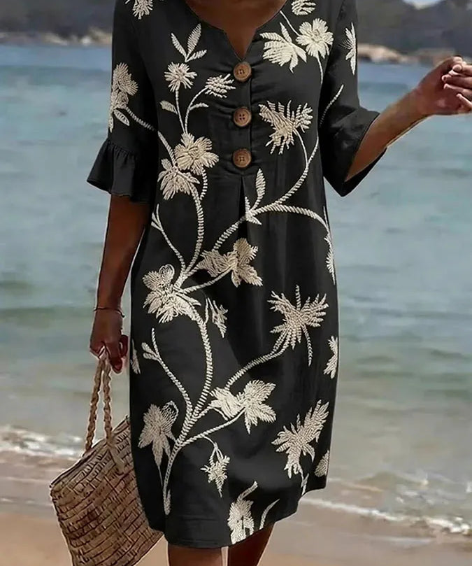 Vestido informal de mujer con estampado floral.