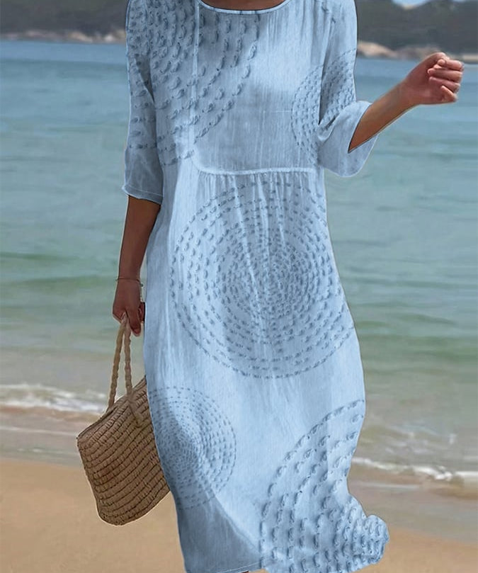 Vestido informal de mujer bordado.