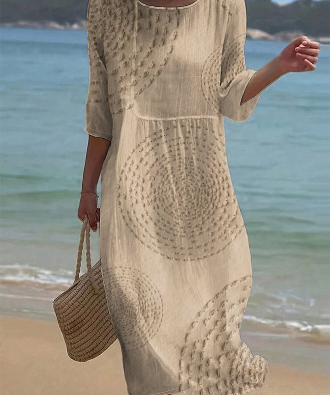 Vestido informal de mujer bordado.