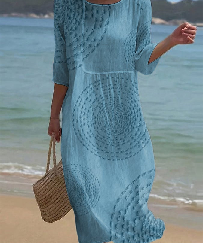 Vestido informal de mujer bordado.