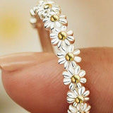 Anillo ajustable de plata y esmaltes pintados a mano con margaritas