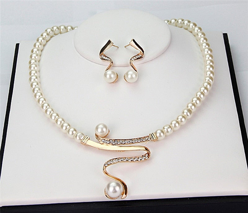 PerlaLux Set Ogrlica i Naušnice od Bisera - Elegantno