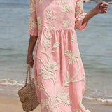 Vestido informal de mujer con estampado floral.