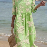 Vestido informal de mujer con estampado floral.