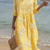 Vestido informal de mujer con estampado floral.