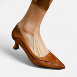 Regina™ | Escarpín de Piel con Textura y Tacón Kitten