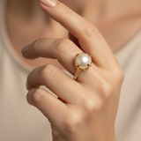 Vintage Gold Centre Pearl Ring