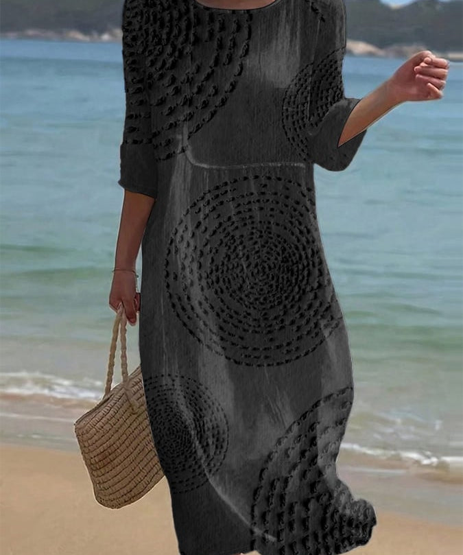 Vestido informal de mujer bordado.