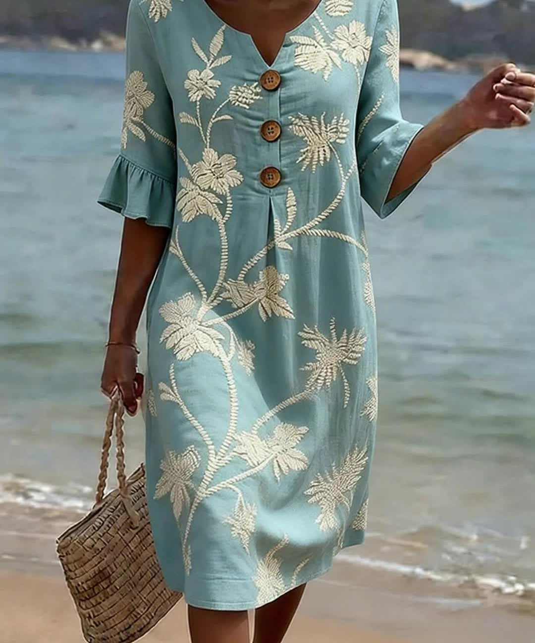 Vestido informal de mujer con estampado floral.