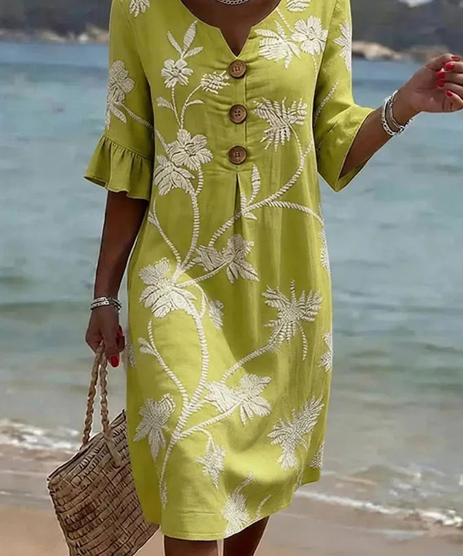 Vestido informal de mujer con estampado floral.