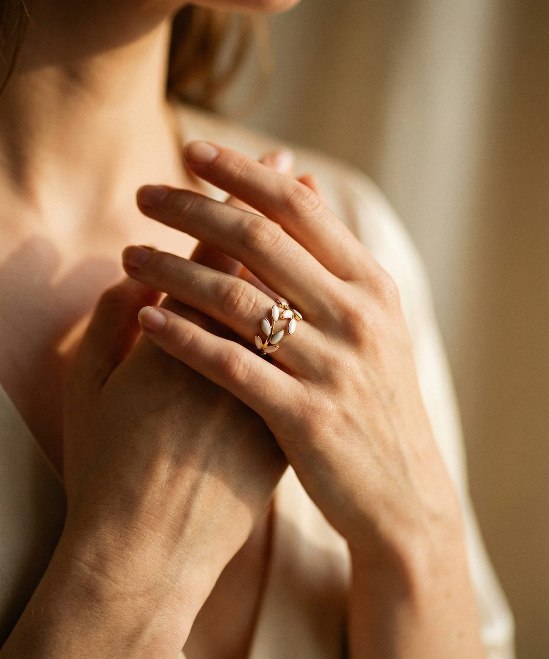 Alloy Mother-of-Pearl Leaf Ring