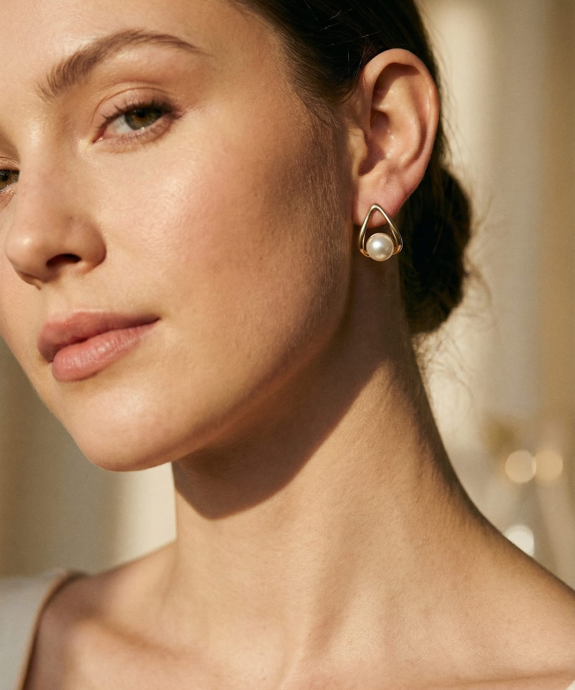 Elegant Hollow Triangle Pearl Earrings