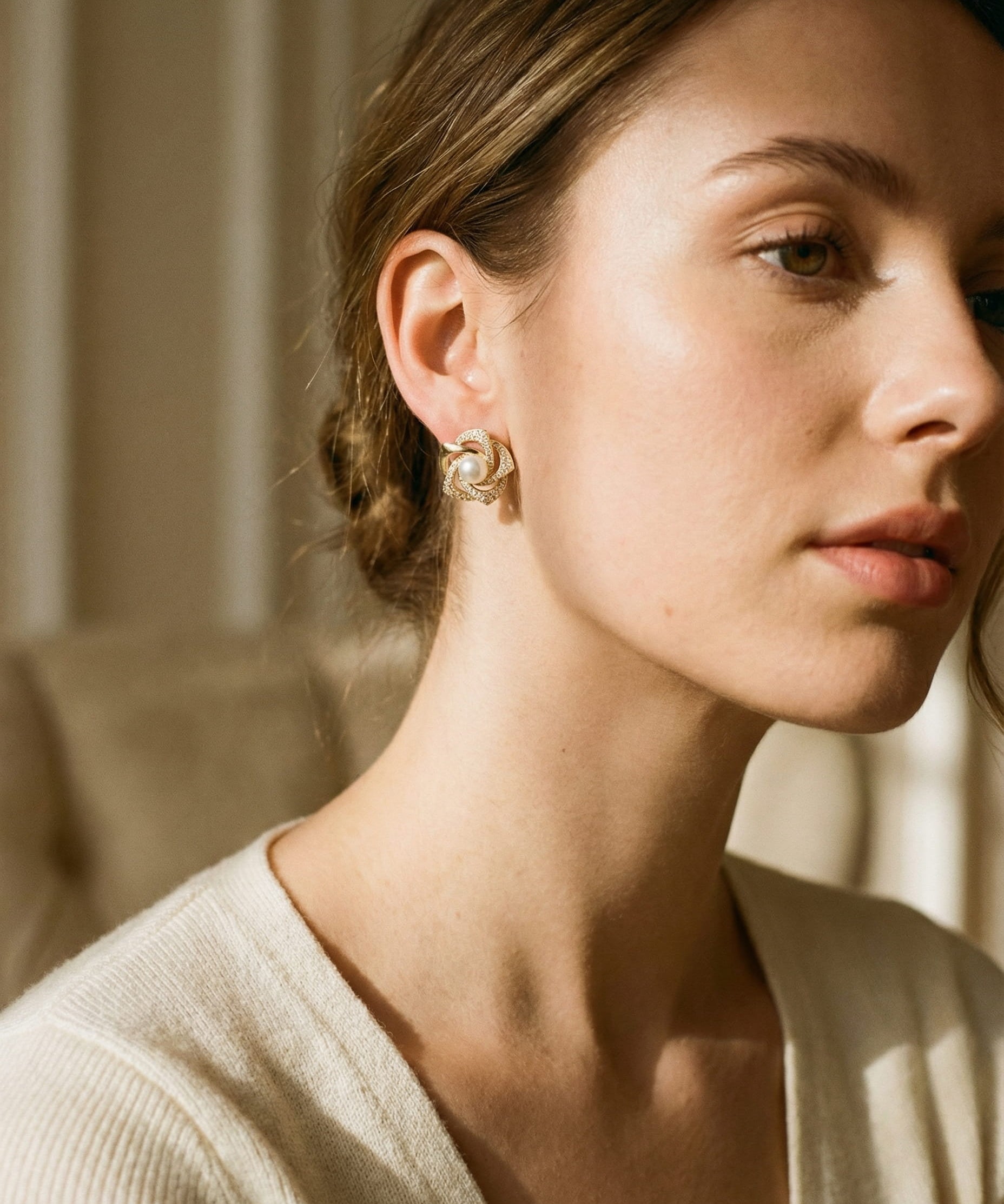 Elegant Sparkling Spiral Pearl Earrings