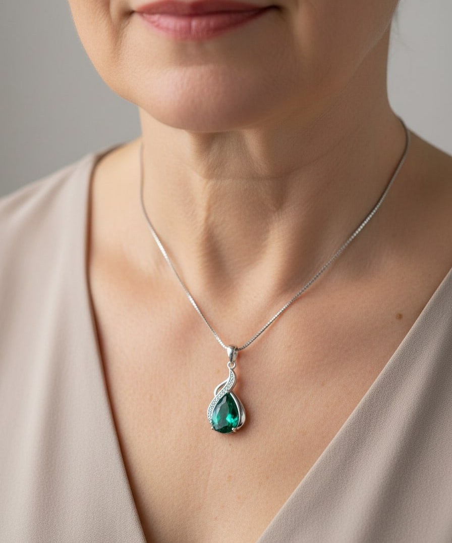 Leonia Emerald Stone Necklace