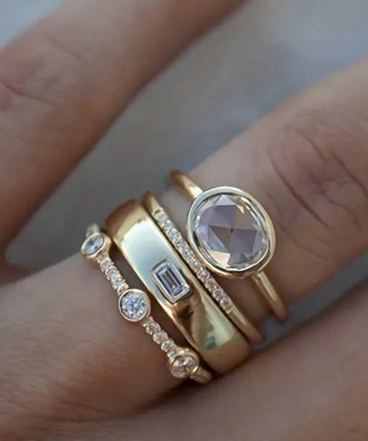 Anillo Vintage de Oro y Circonita